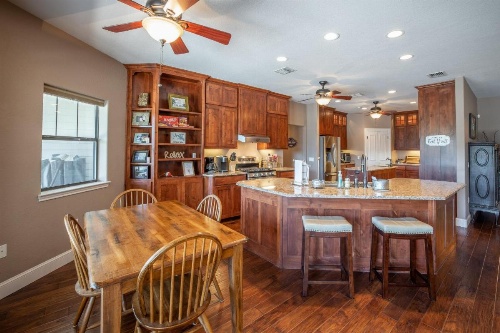 HILLS AND CHILLS home image 11