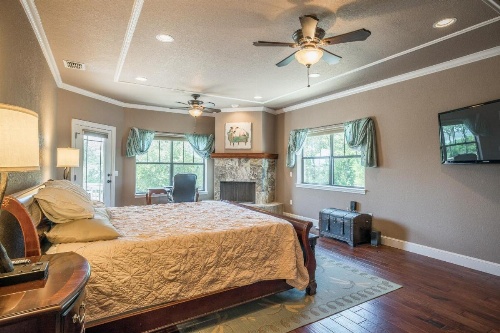 HILLS AND CHILLS home image 19