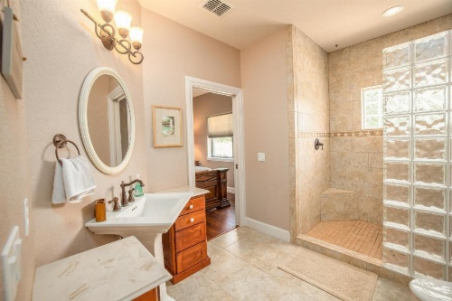 HILLS AND CHILLS home image 29