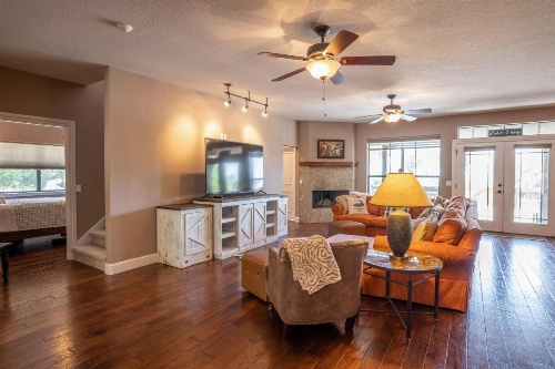 HILLS AND CHILLS home image 7